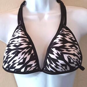3/10 VICTORIA'S SECRET Triangle Bikini Top Black & White Geo Print S